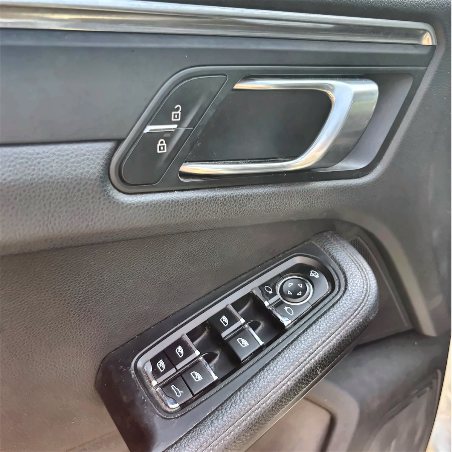 PORSCHE MACAN SPIRIT